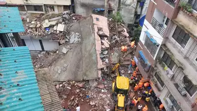 Mumbai Building Collapse : नवी मुंबई में बहुमंजिला इमारत गिरी, कई लोगों के मलबे में दबे होने की आशंका