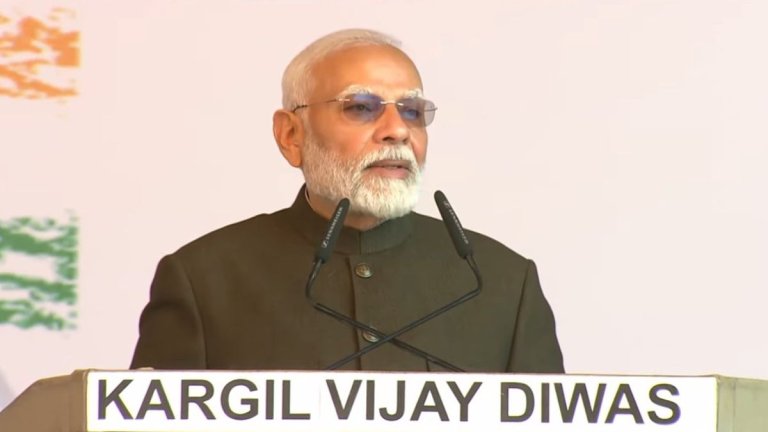 Kargil Vijay Diwas 2024 : आतंकियों के नापाक इरादे कभी सफल नहीं होंगे, लद्दाख में बोले PM मोदी