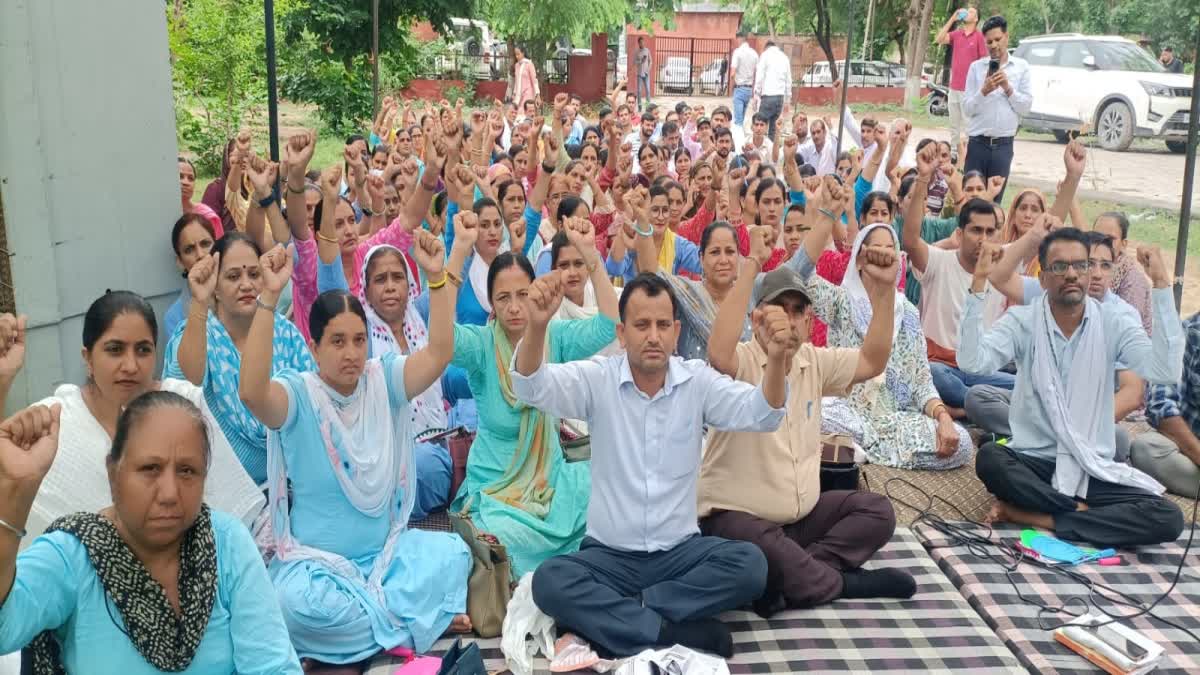 NHM कर्मचारियों की हड़ताल पर सख्त हुई हरियाणा सरकार, सेवा नियमों को फ्रीज करने के आदेश