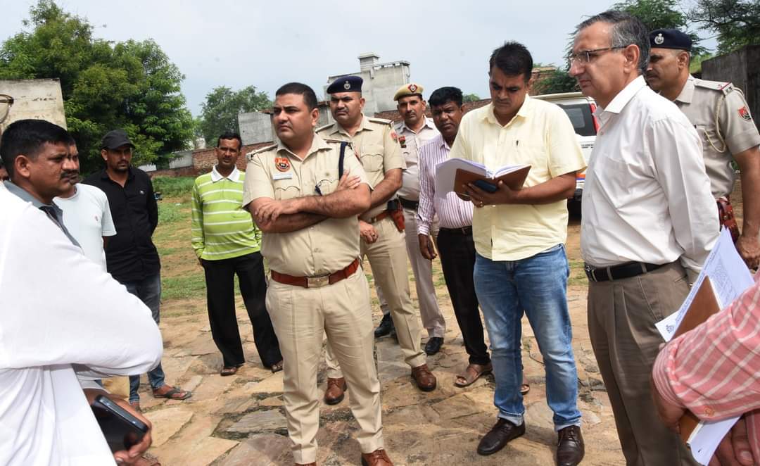 मतदान केन्द्रों पर  मूलभूत सुविधाएं सुनिश्चित करें अधिकारी: उपायुक्त महावीर कौशिक