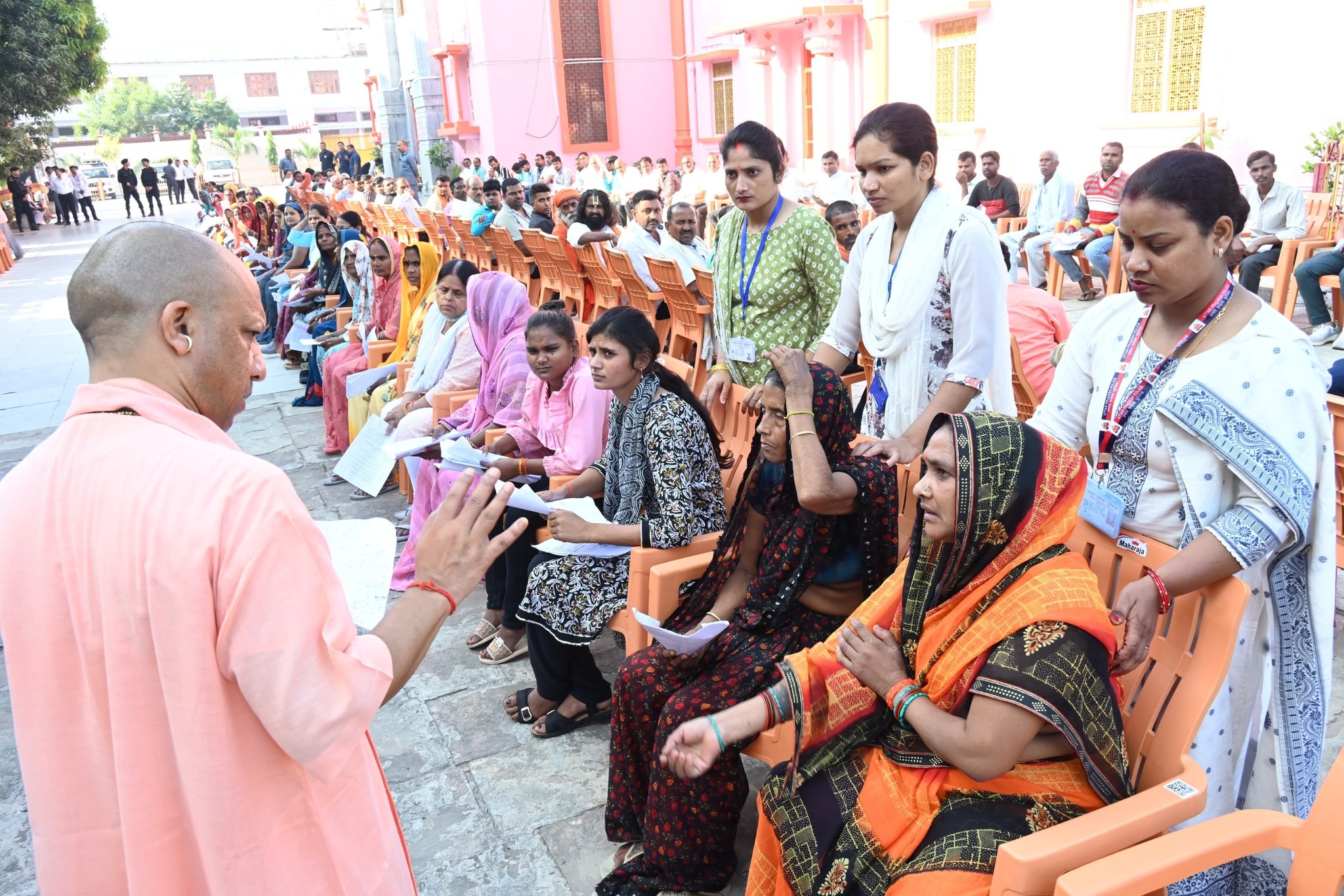 CM योगी आदित्य नाथ ने सुनी जन समस्याए