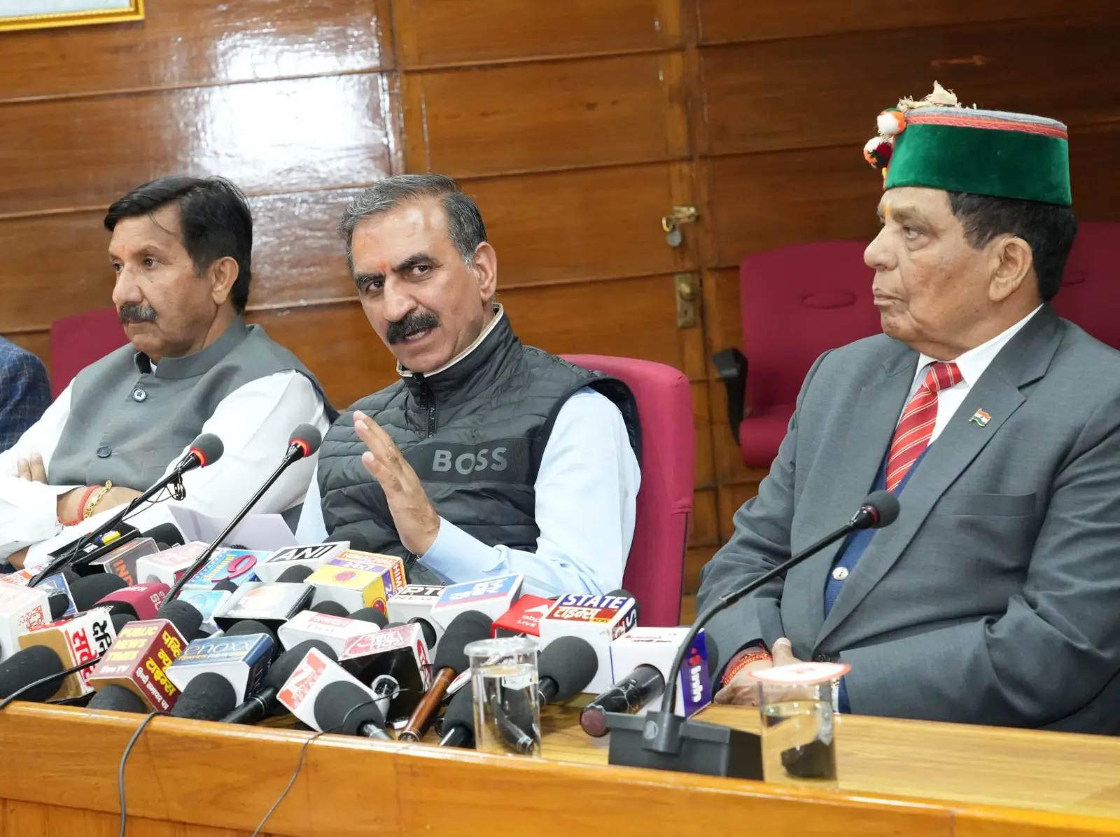 हिमाचल सरकार ने कर्मचारियों को दिया त्यौहार का तोहफ़ा ,