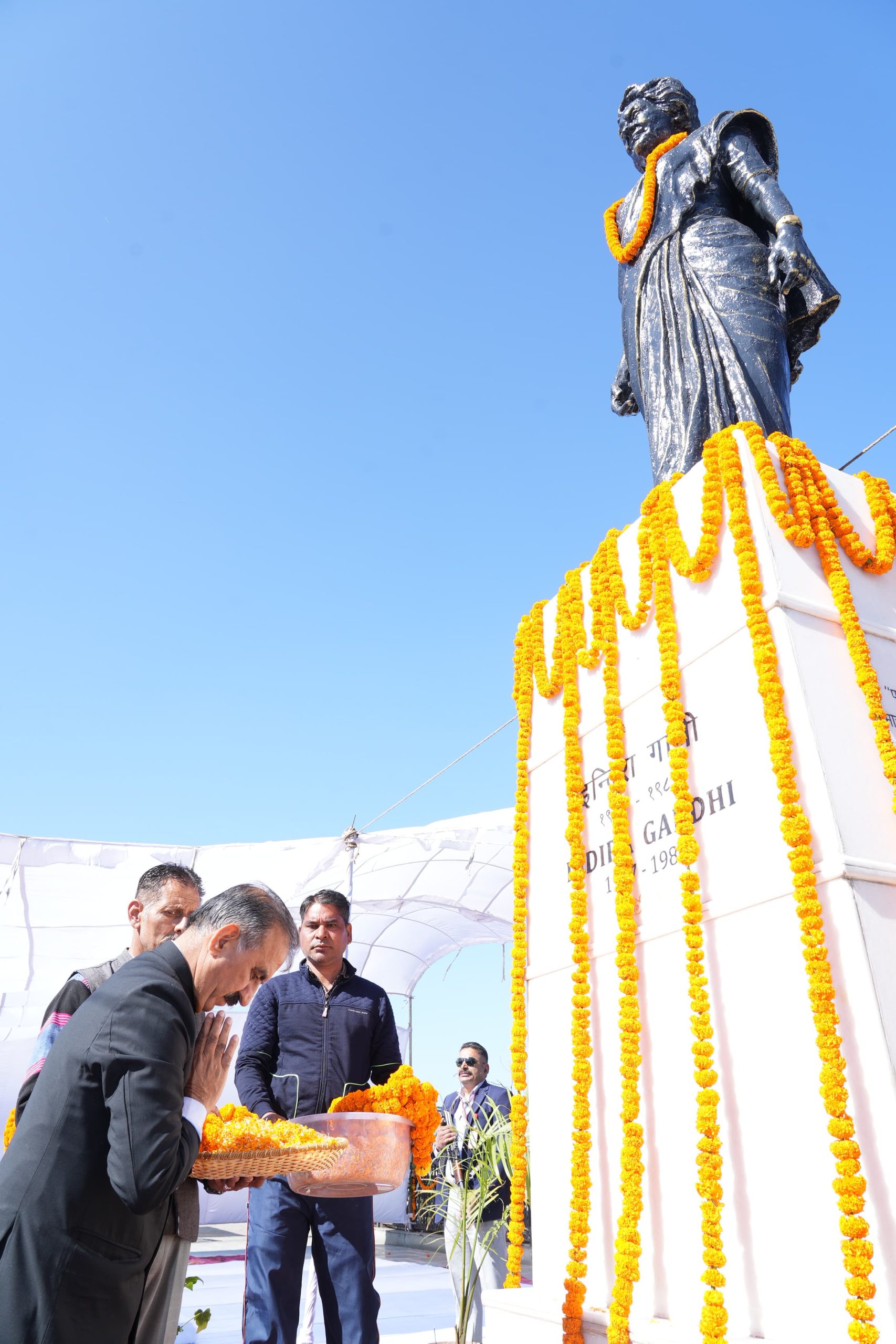 CM सुक्खू ने राष्ट्रीय संकल्प दिवस पर इंदिरा गांधी को पुष्पांजलि अर्पित की